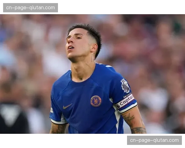 切尔西中场恩佐成攻防转换核心 展现现代中场全面性